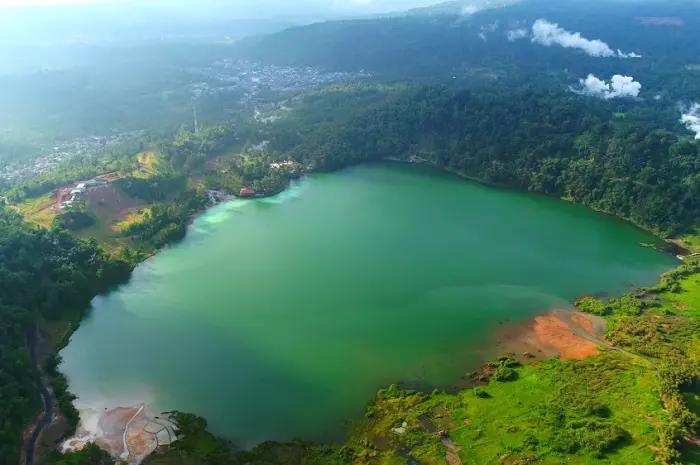 Danau Linow, Danau Indah yang Menawarkan Panorama Unik di Tomohon